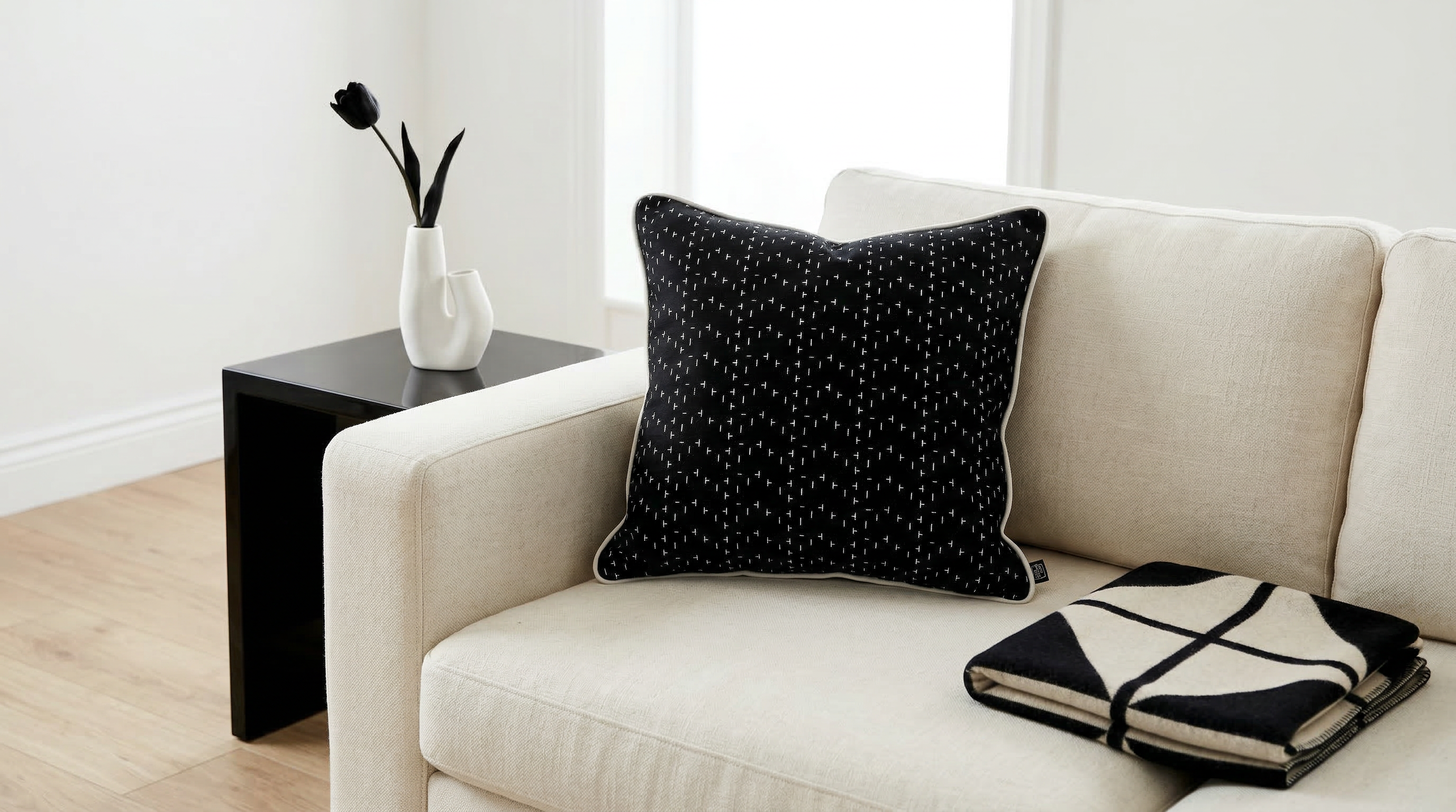 HARMEL BLACK & WHITE DUO PILLOW
