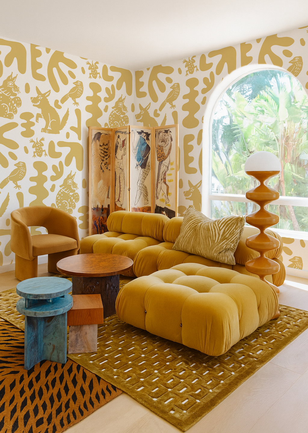 Abstract Animales Wallpaper, white and yellow